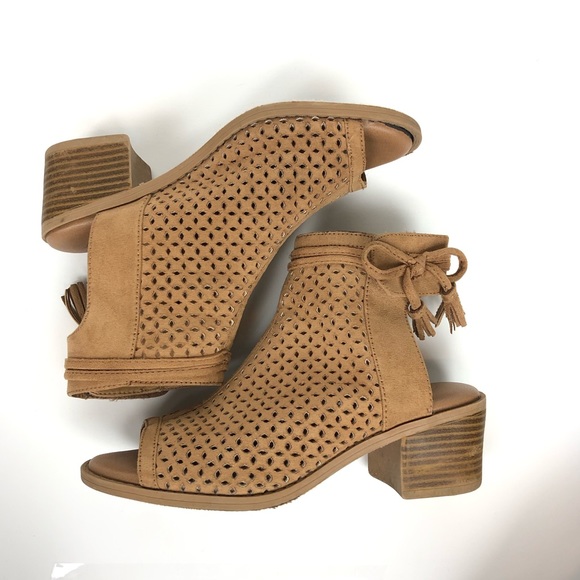 SOLD✳️Girls Brown Laser Cut Open Toe Booties Sz 3 - Picture 4 of 8